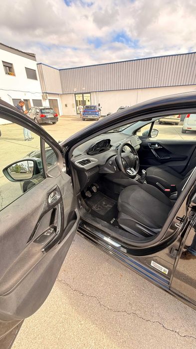 Peugeot 208 1.2 PureTech Gasolina 2018