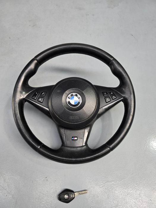 Volante pack M bmw serie 5 e60 e61 ( chave)