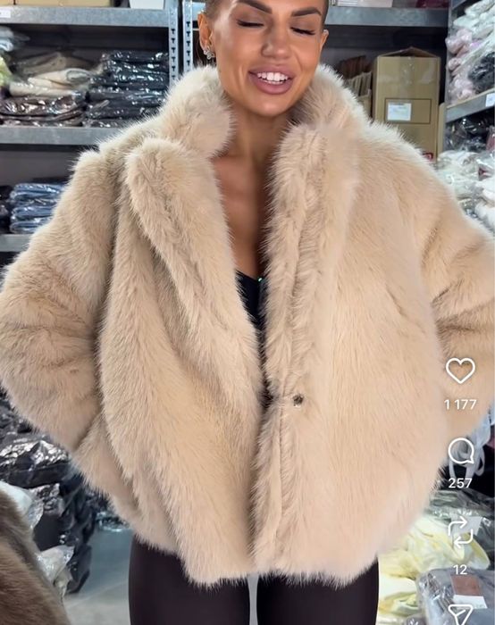 Класна шуба бежева