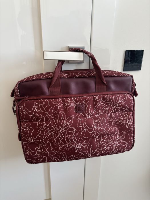 Torba na laptopa w kwiaty czerowna