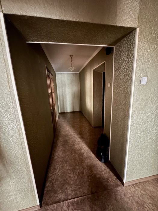 Продам  трикімнатну квартиру.