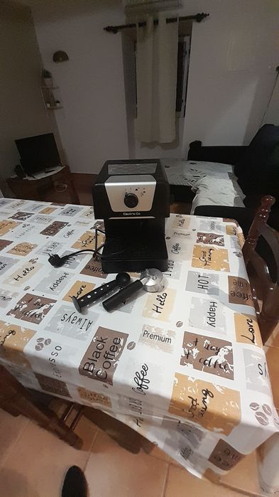 Maquina de cafe moido.64751012425474122