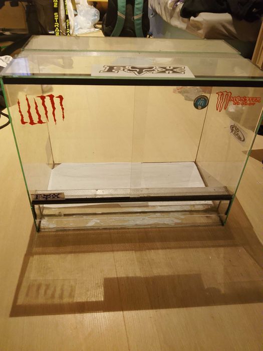 Terrarium dla zwierząt.