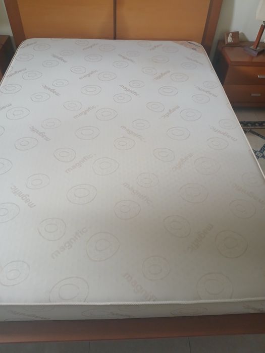 Colchão de casal marca magnific.