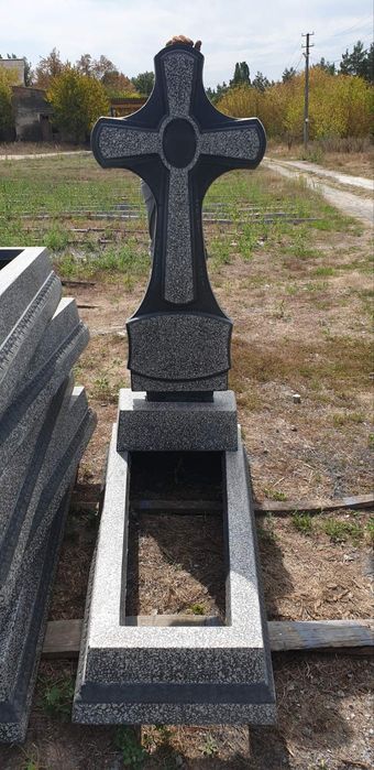 Займаємося виготовленням пам'ятників граніту з крихти та бетону по Укр