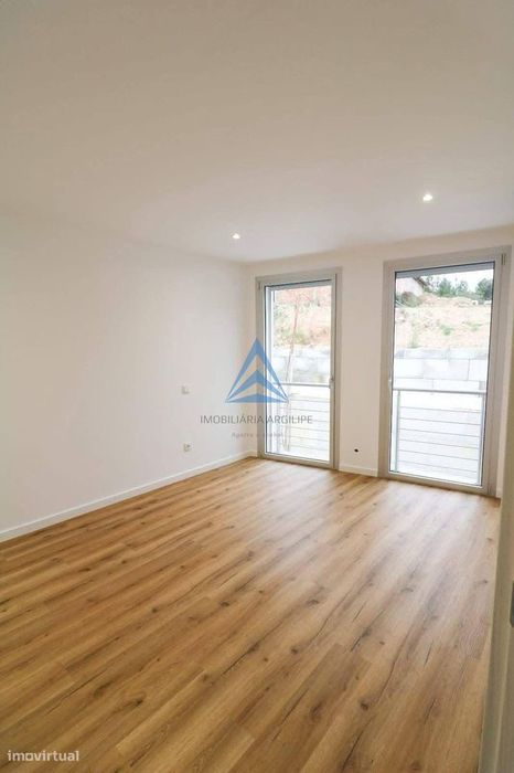 Apartamento T4 - Condomínio Fechado