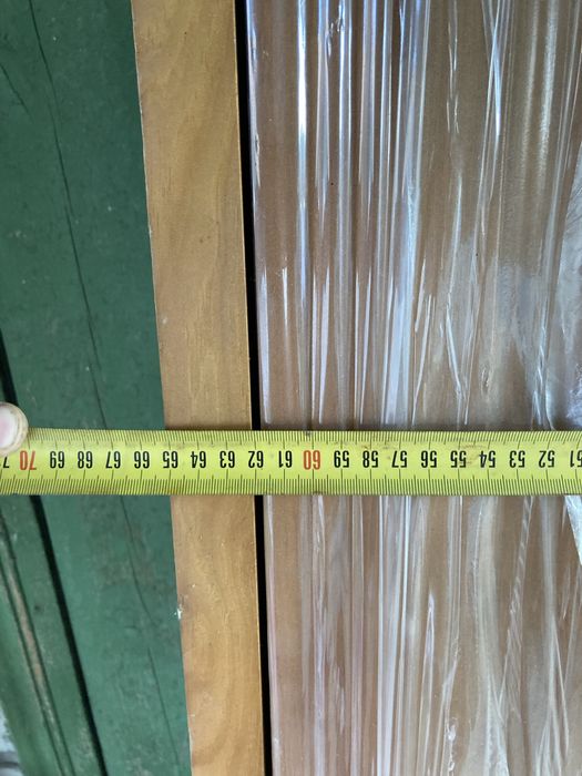 Нові деревʼяні двері в туалет та ванну, з ручками, навісами та лиштвою