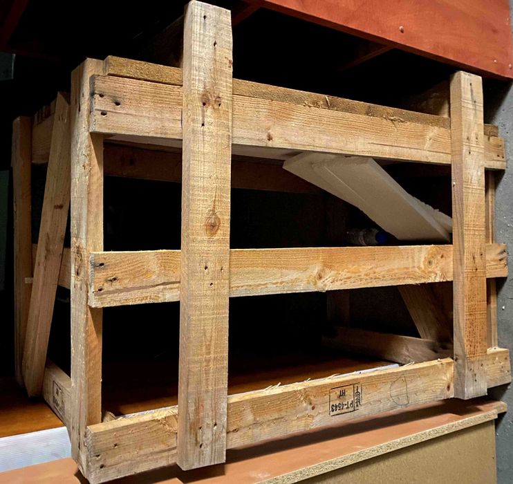 Europalete adaptada para suporte de peças de 1M altura e até 800kg