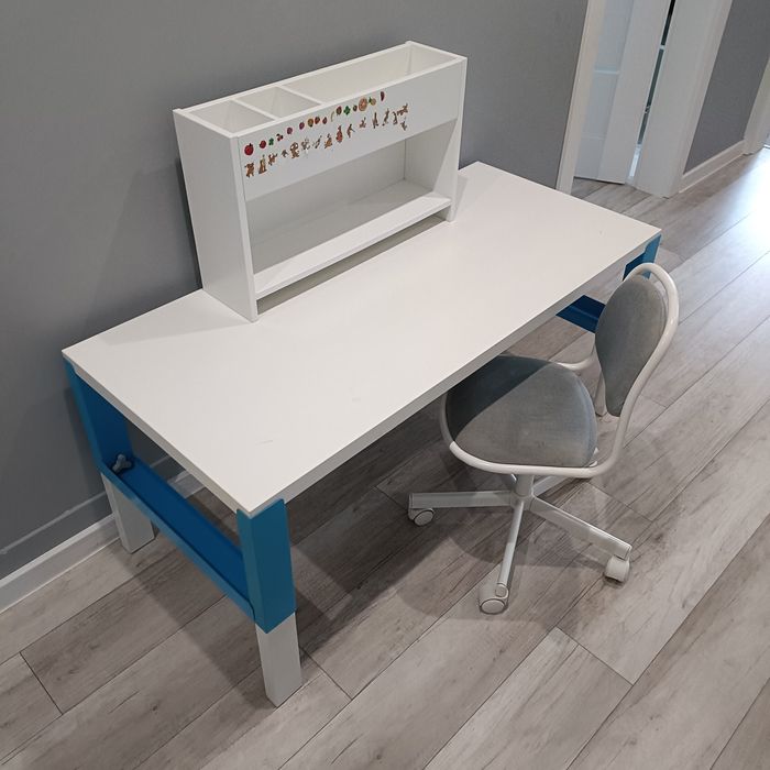 Biurko Ikea Pahl plus krzesełko dziecięce