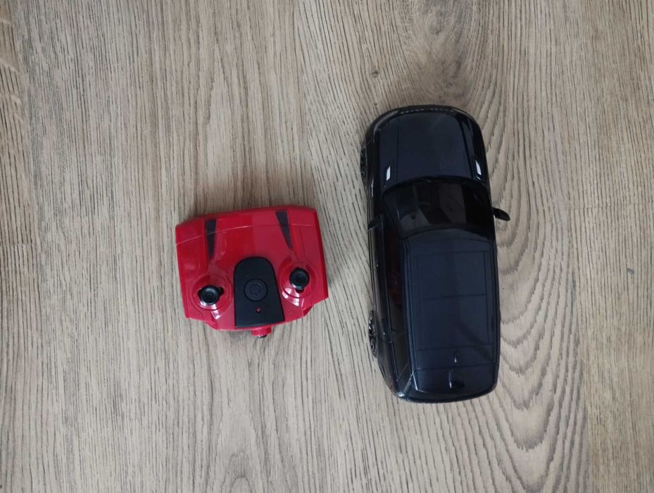 Машинка Range Rover на пульті керування