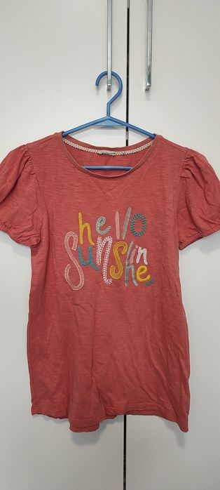 T-shirt z bufiastymi rękawami