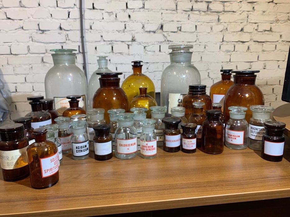 Медичні старовинні ємкості