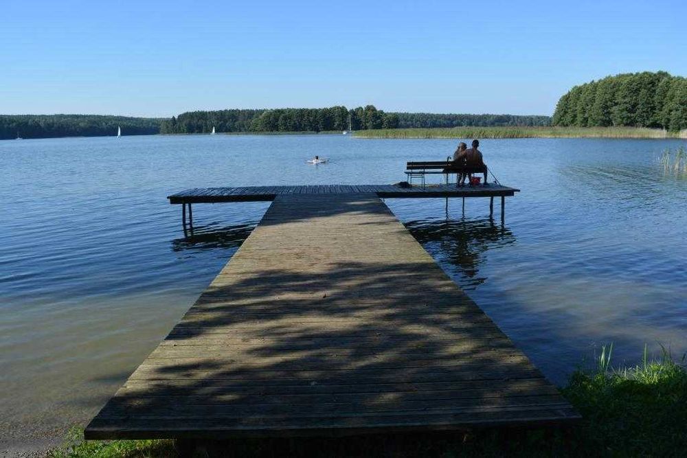 Mazury Domki nad jeziorem z liną brzegową pomosty