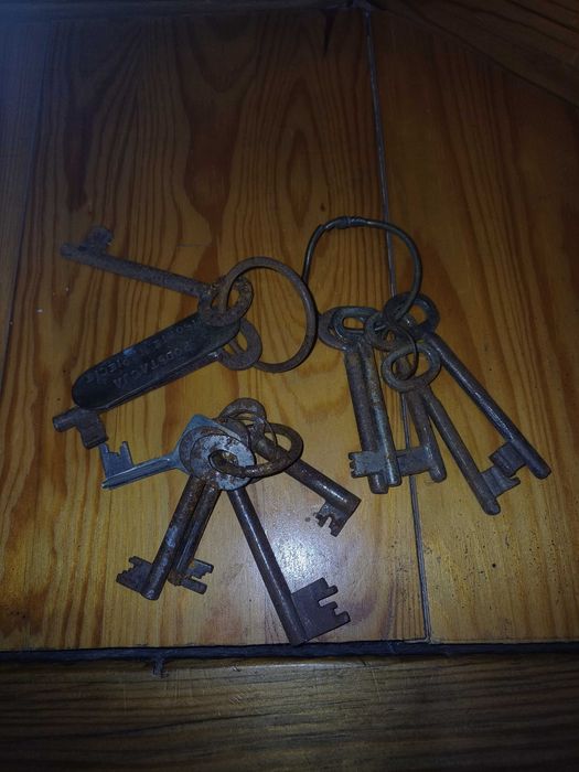 Zestaw starych kluczy