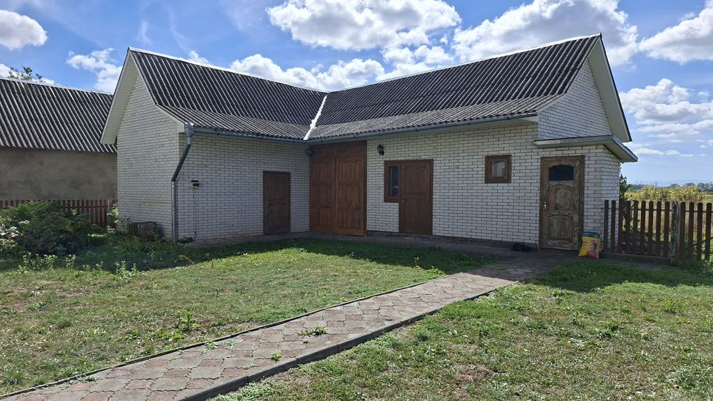 Продаж житлового будинку . Площа  220м².Земельна ділянка 11 сот.Програми. Є-відновлення.  Комунікації.Меблі .Техніка .
