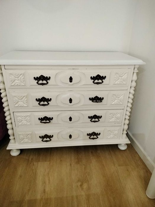 Comoda em bom estado