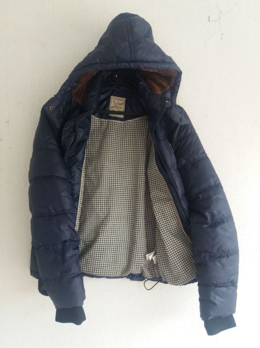 Blusão impermeável acolchoado com capuz e pelo