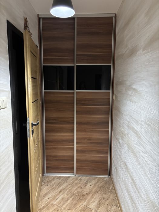 Drzwi przesuwne wnękowe do szafy garderoby