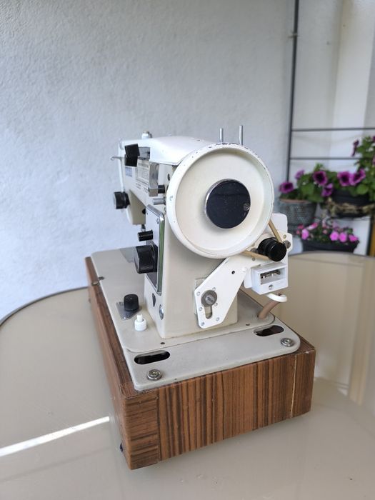 Maszyna do szycia Łucznik Predom 466