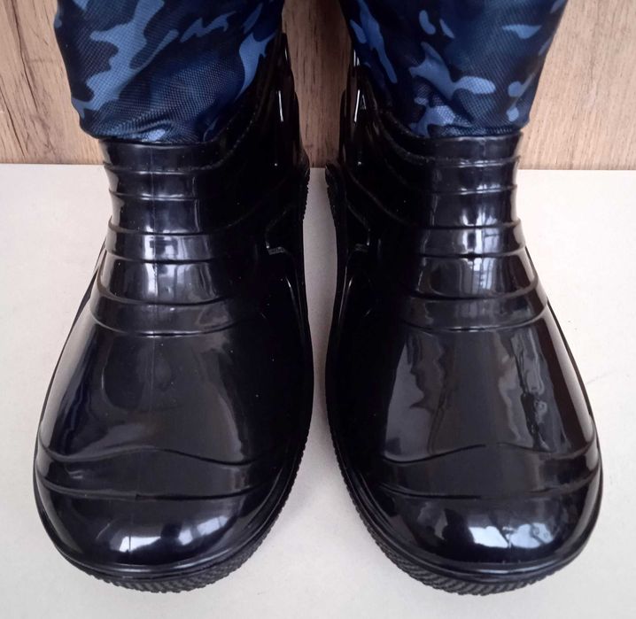 Нові дитячі чобітки, теплі непромокаємі черевики чорні, зима демі р 31