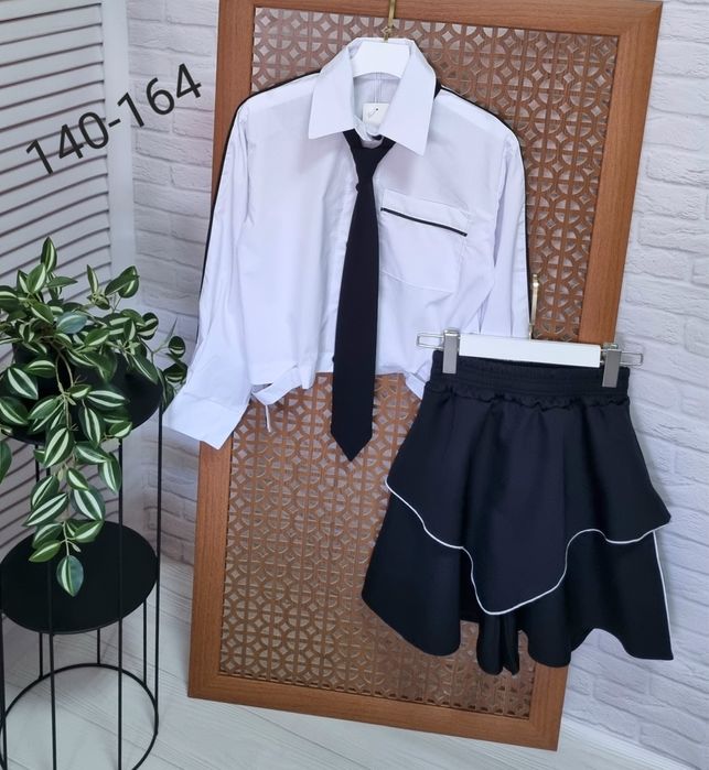 Костюм для дівчинки 140,146,152,158