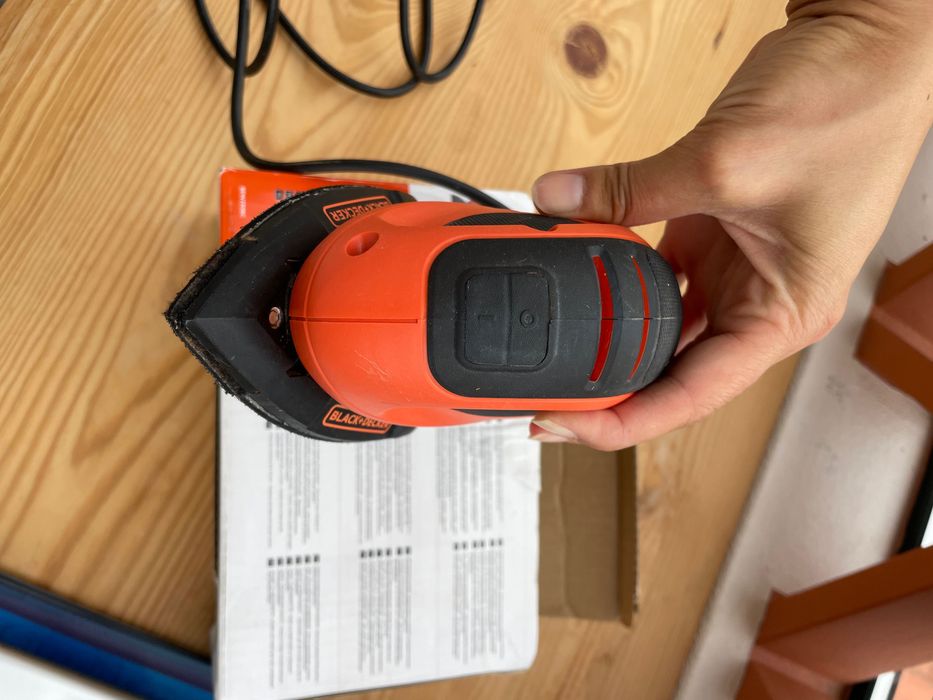 Lixadora eléctrica Black and Decker