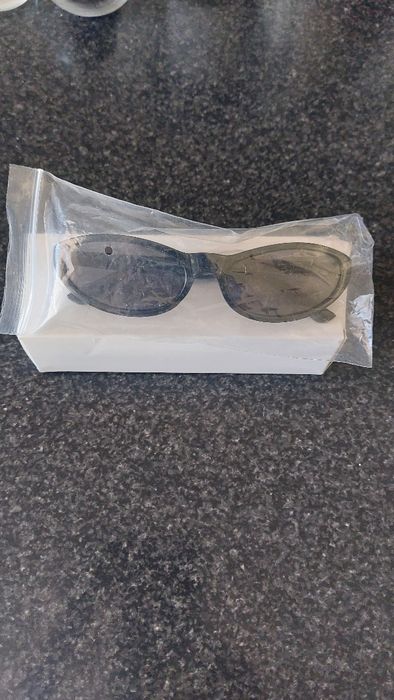 Óculos de sol novos de sra
