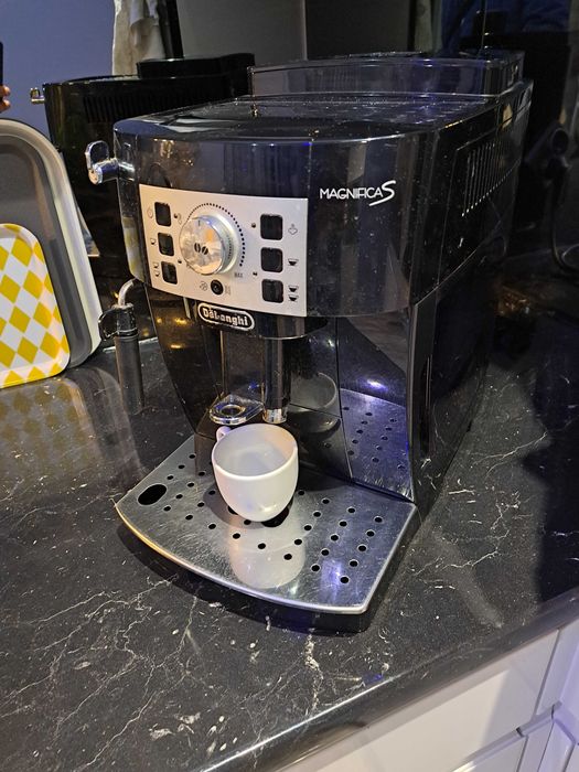 Ekspres DELONGHI Magnifica S ECAM 22.112.B