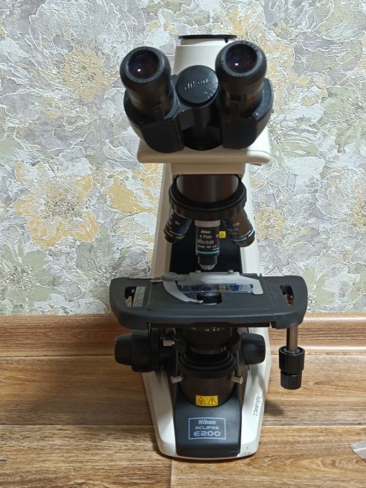 Мікроскоп Nikon eclipse E200