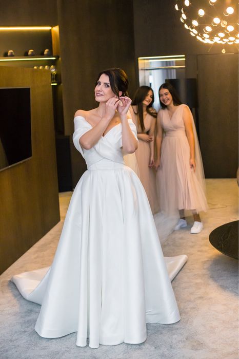 Своє Весільне плаття, одягала лише я