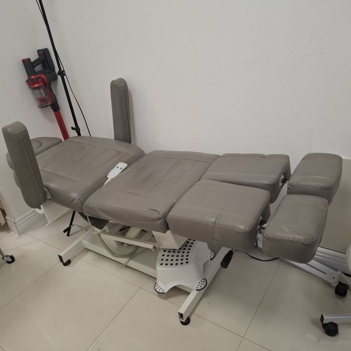 Fotel kosmetyczny elektryczny do salonu beauty, podologii i masażu