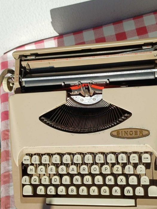 Maquina de escrever Singer Modelo T-3