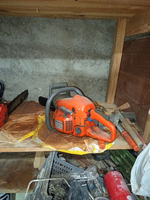 Vendo duas motosserras.