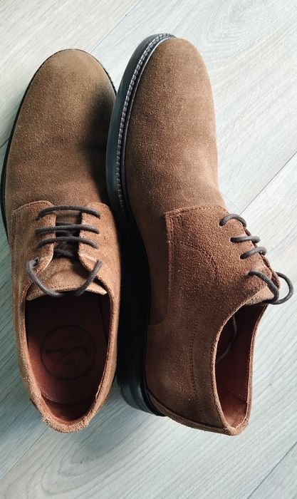 Sapatos derby em camurça