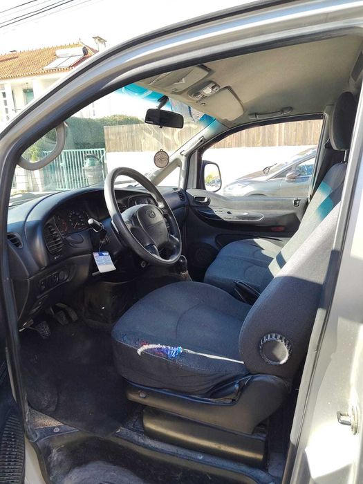 selling hyundai H1 car