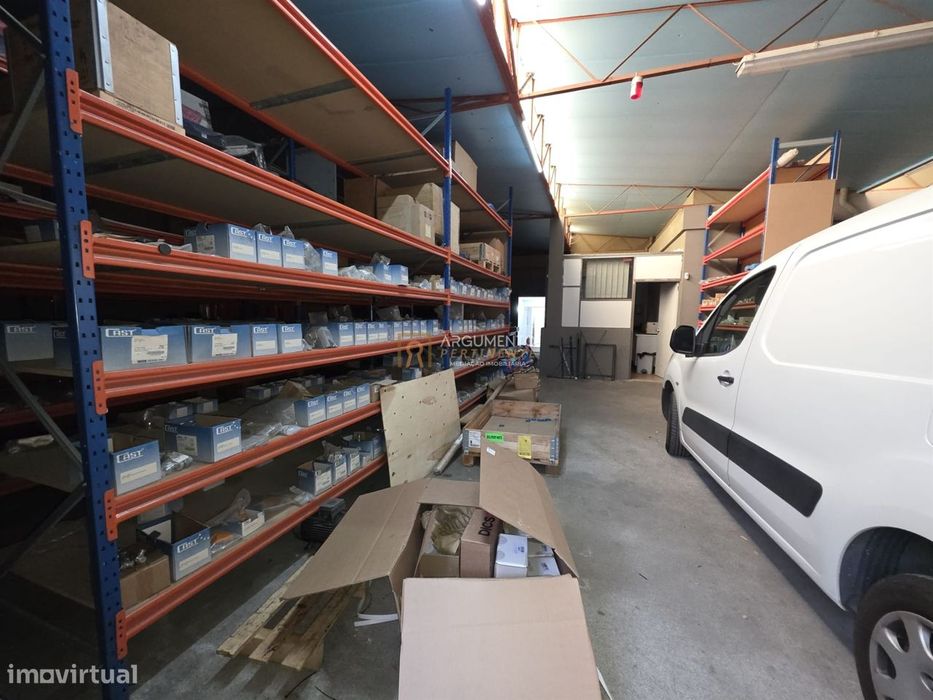 Armazém  Venda em Castêlo da Maia,Maia