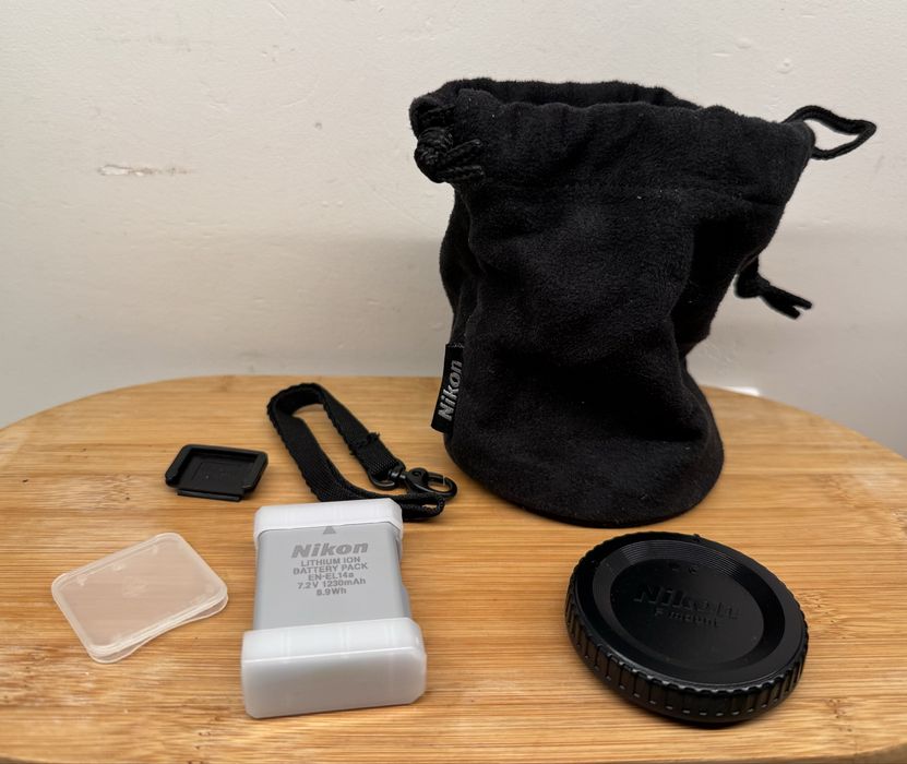 NIKON etui na obiektyw, bateria, zaślepka obiektywu