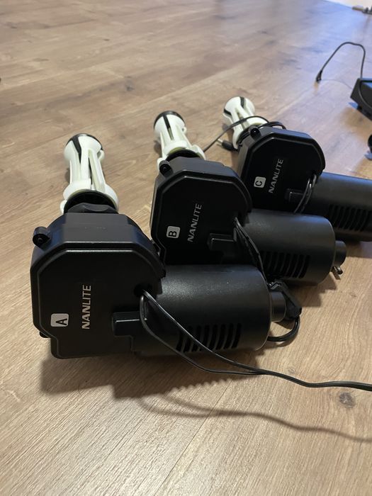 Nanlite Suporte Eletrico p/ 3 fundos c/ Controlo Remoto