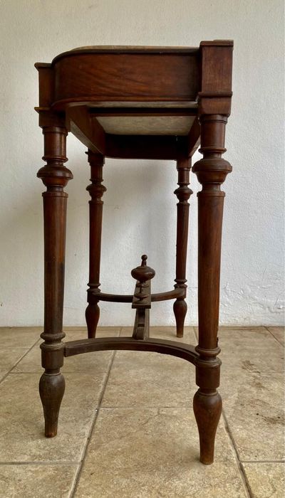 Consola com tampo em Brecha da Arrábida