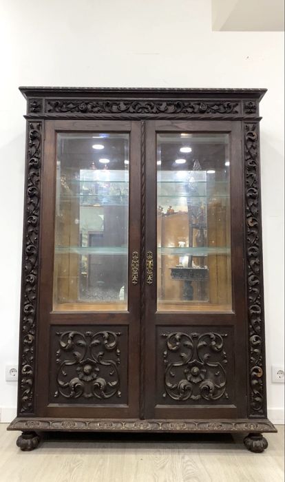 Armário / vitrine Renascença.