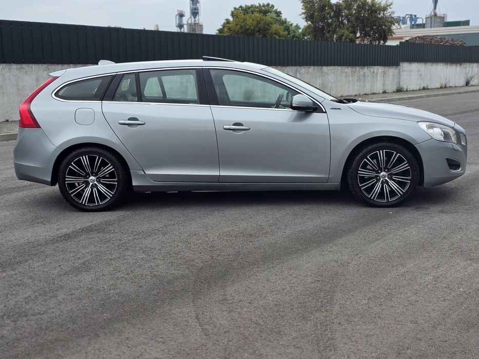 Volvo V60 D6 hybrid plug-in