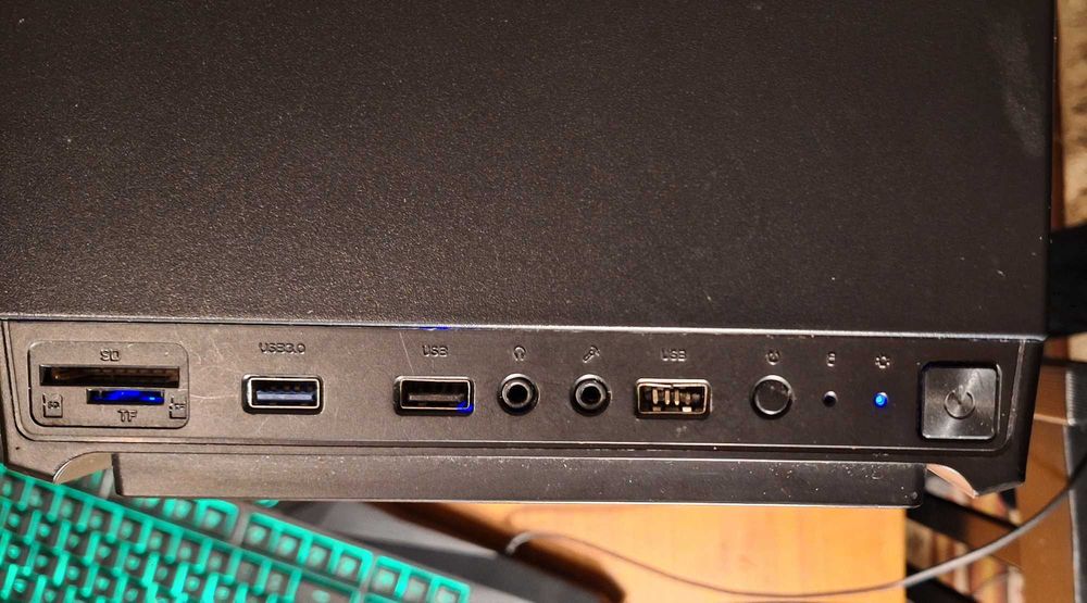 Torre e teclado gaming PC Fierce