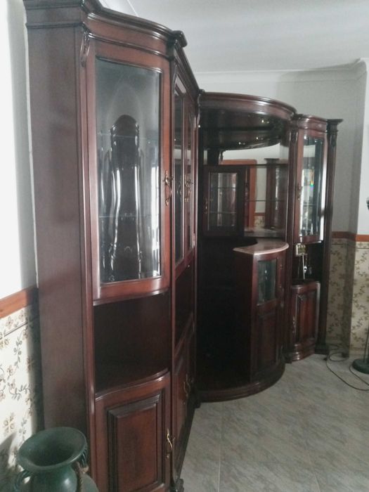 Bar (Movel) com espelhos e luz.