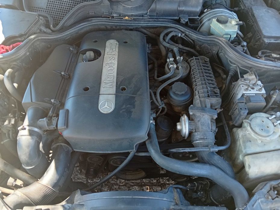 Um carro  Mercedes