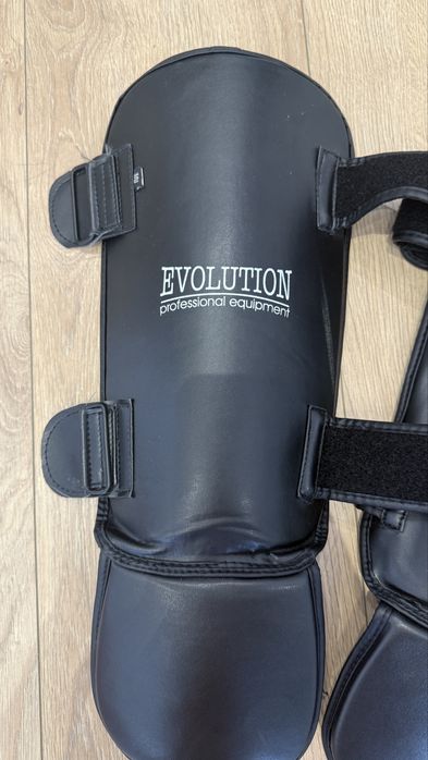 Ochraniacze na piszczele i stopy nagolenniki czarne kickboxing boks