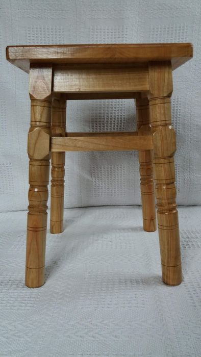 Табуретки   з  дерева