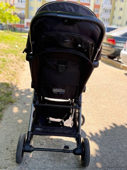 Продам прогулянкову коляску Carrello, чорна