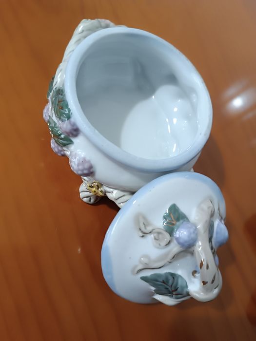 Açúcareiro ou Terrina Pequena. Porcelana Antiga