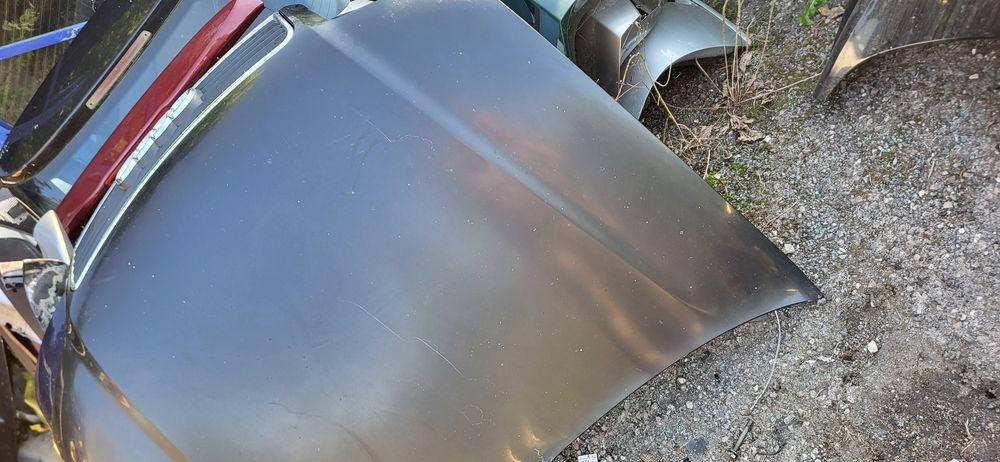 Maska Audi A4 B6 Czarna ładny stan lakieru bez rdzy  Kompletna