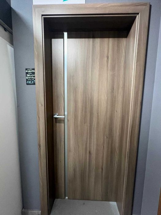 WYPRZEDAŻ!!! Drzwi z ościeżnicą i klamką.